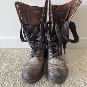 Dr Martens Triumph Sz 38 Women's Boots